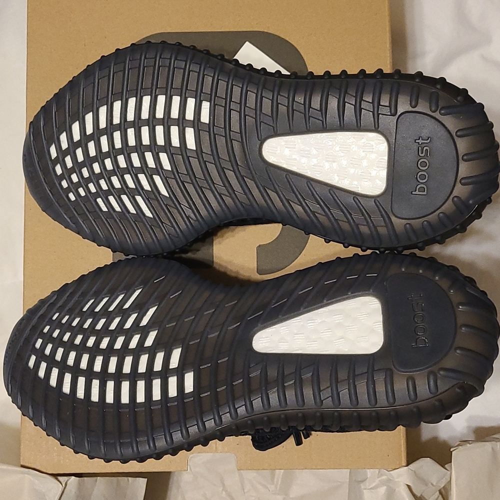 Yeezy 350 bred adult size 6.5 - Picture 4 of 7